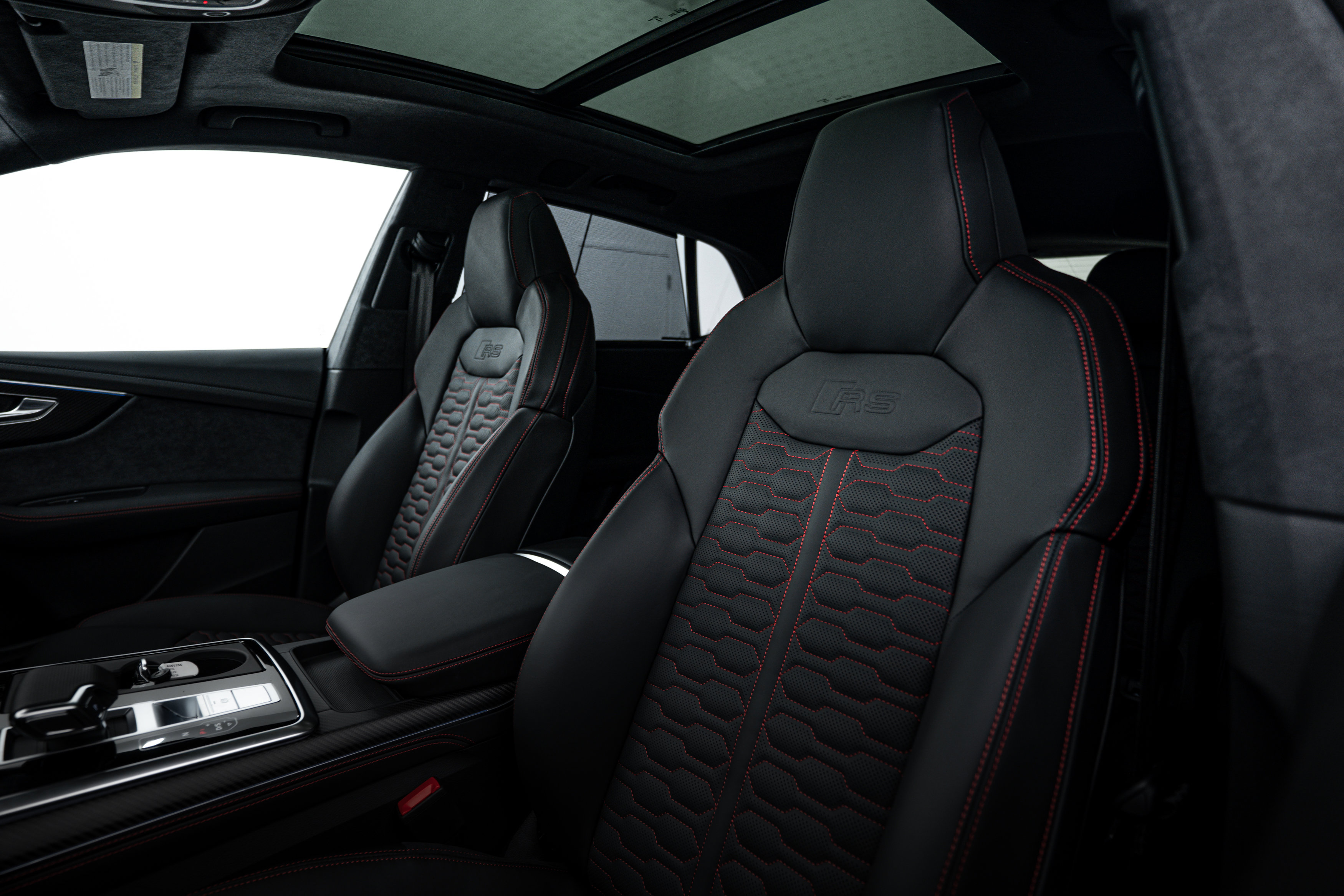 2025 Audi RS Q8 photo 16