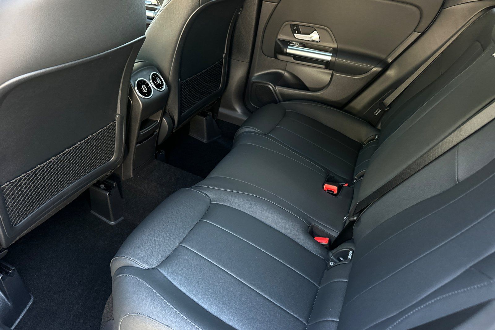 2026 Mercedes Benz GLA 250 photo 10