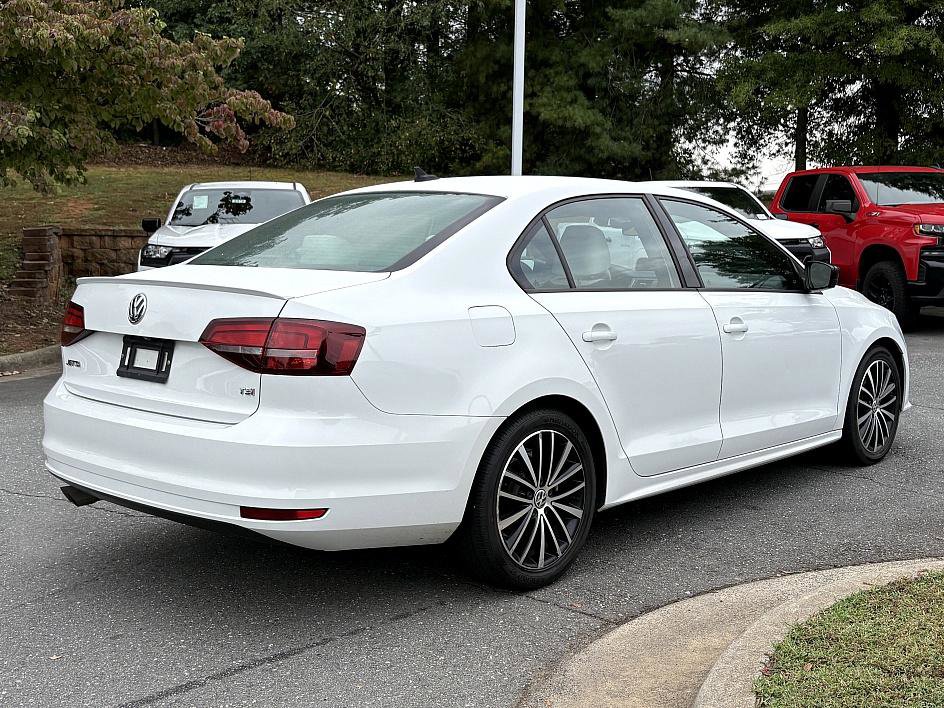 2017 Volkswagen Jetta 1.8T Sport photo 4
