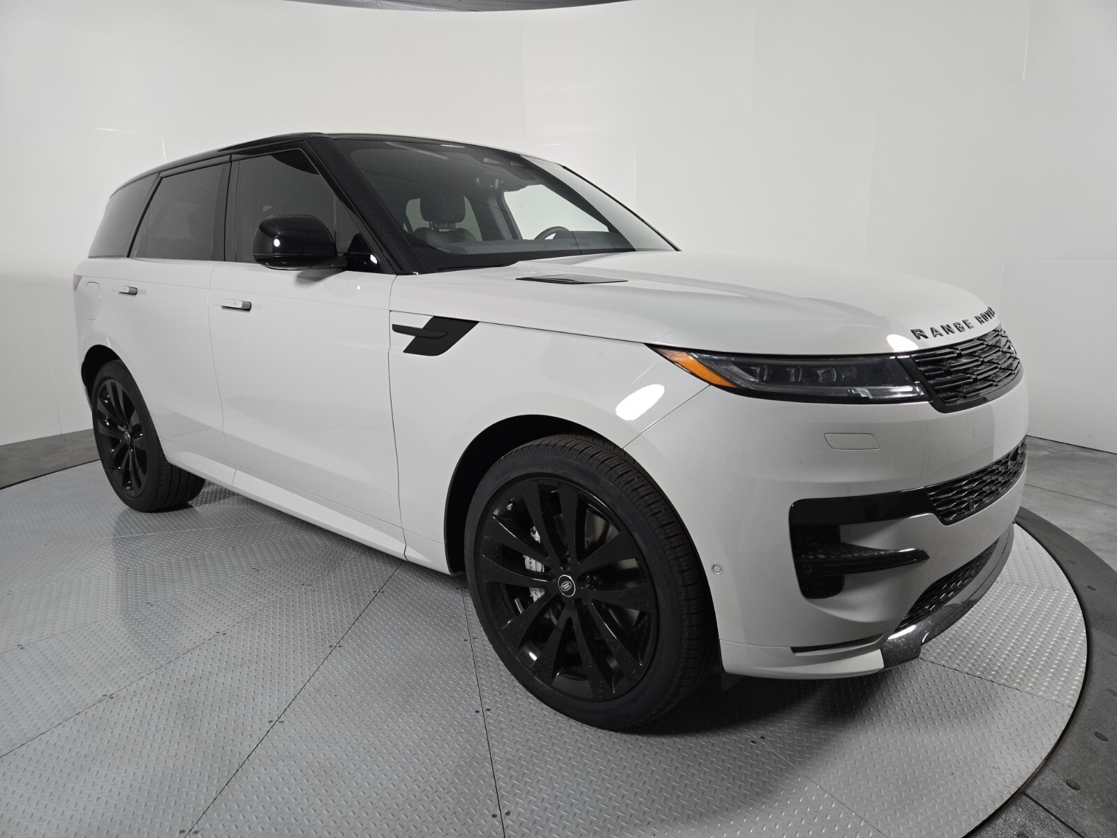 2025 Land Rover Range Rover Sport SE photo 12