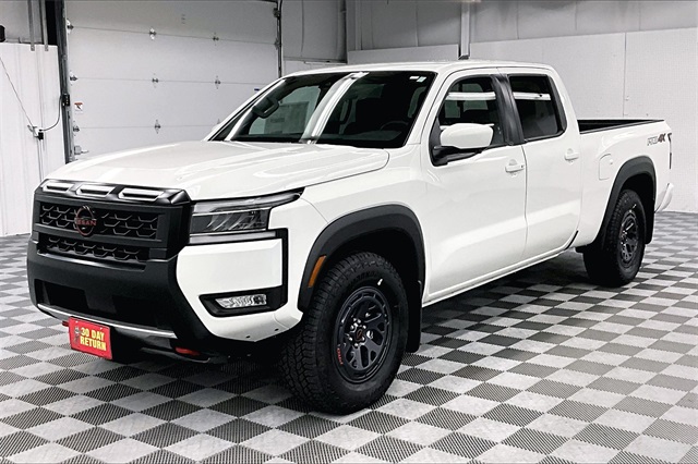 2025 Nissan Frontier PRO-4X photo 2