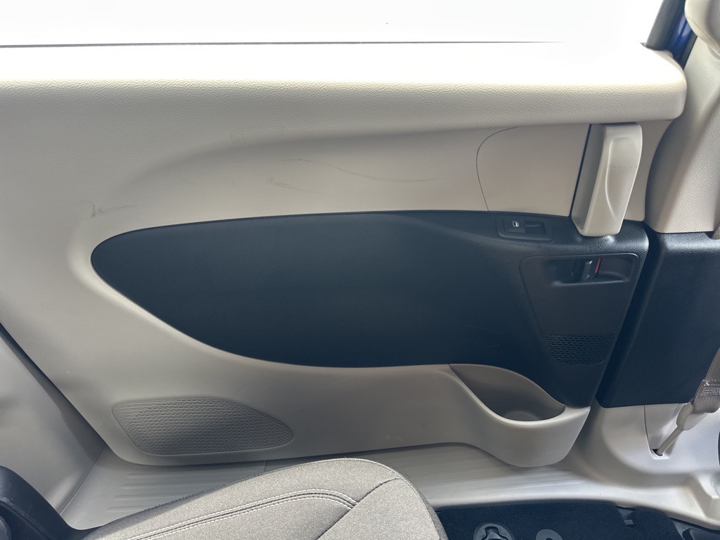2021 Chrysler Voyager LX photo 25