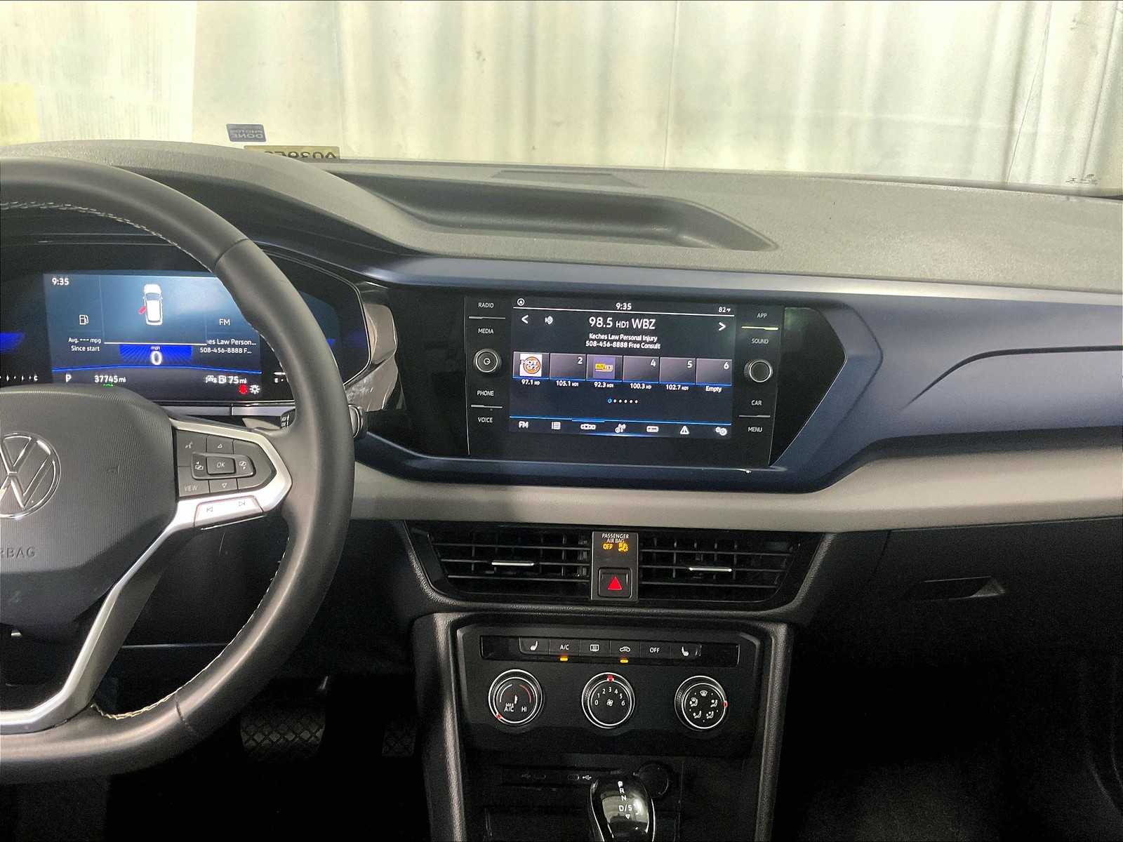 2022 Volkswagen Taos SE photo 14