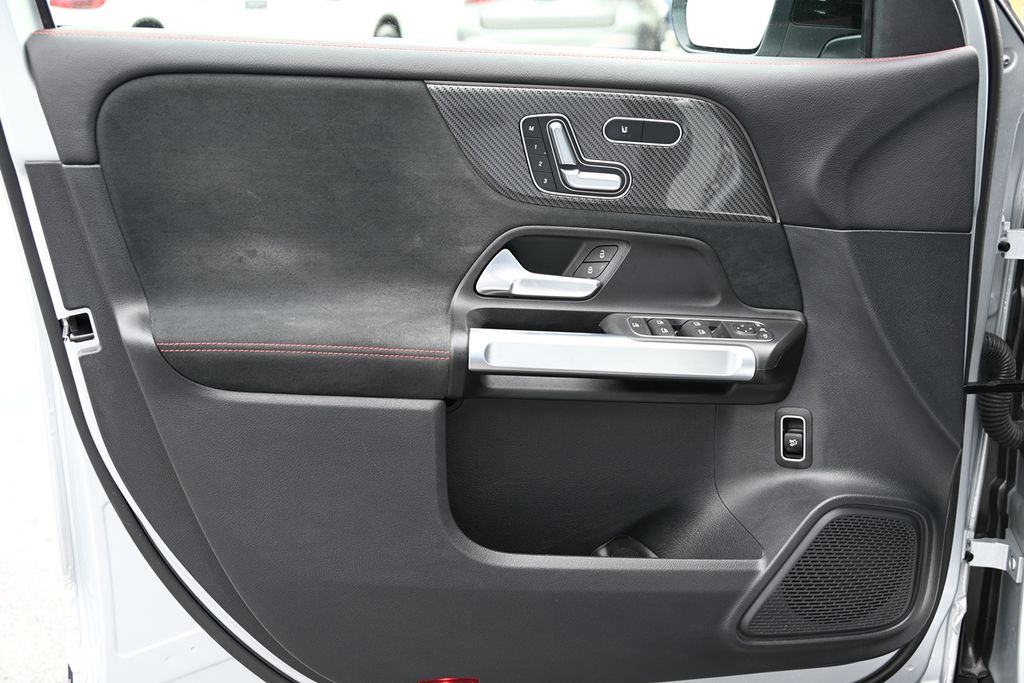2023 Mercedes Benz GLB 250 photo 15