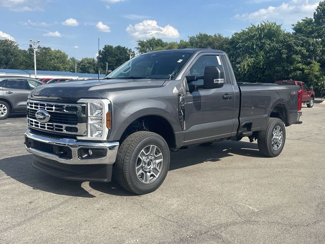 2025 Ford F-350 XLT photo 2