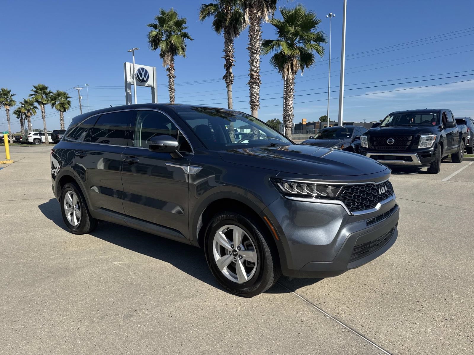 2023 Kia Sorento LX photo 3