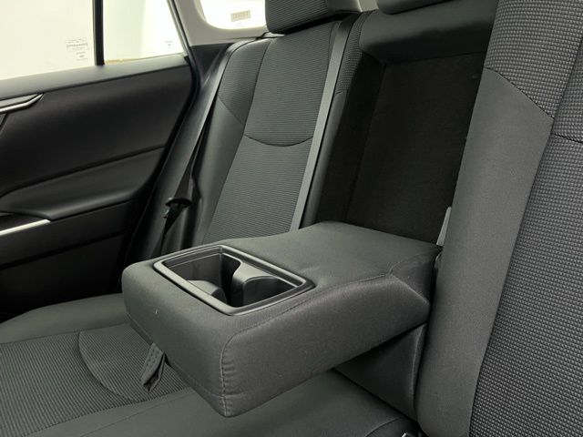 2024 Toyota RAV4 LE photo 33