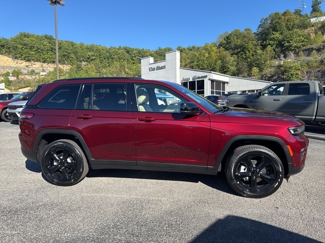 2025 Jeep Grand Cherokee Limited photo 2