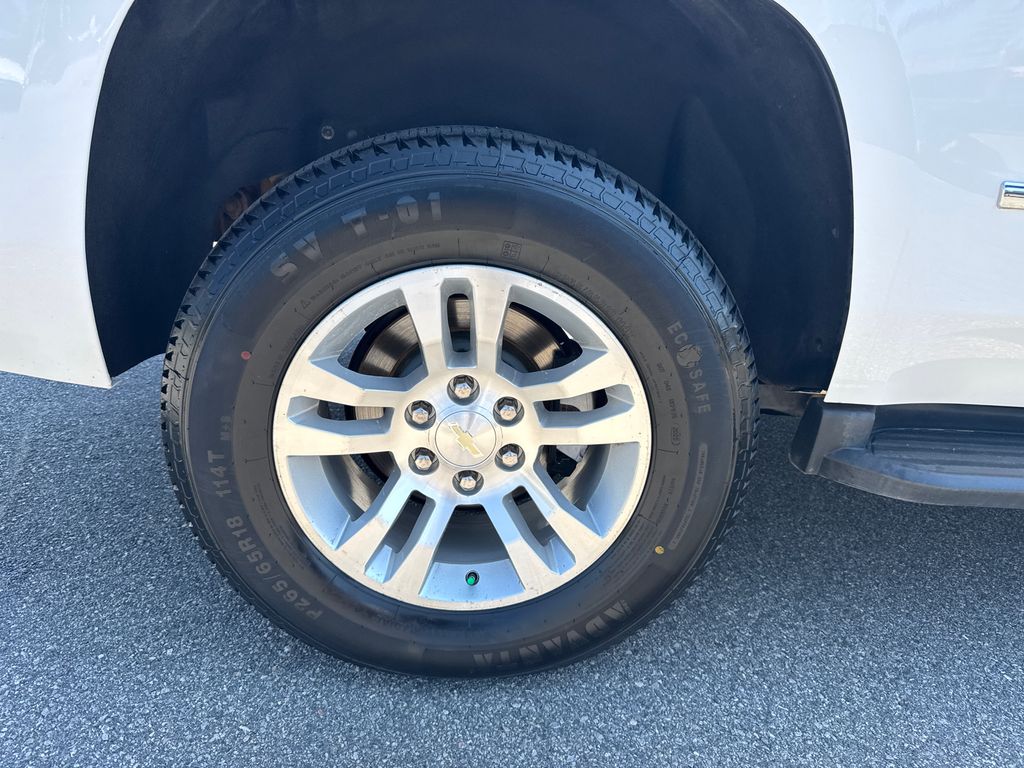 2019 Chevrolet Tahoe LT photo 17