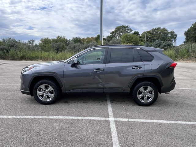 2024 Toyota RAV4 XLE photo 3