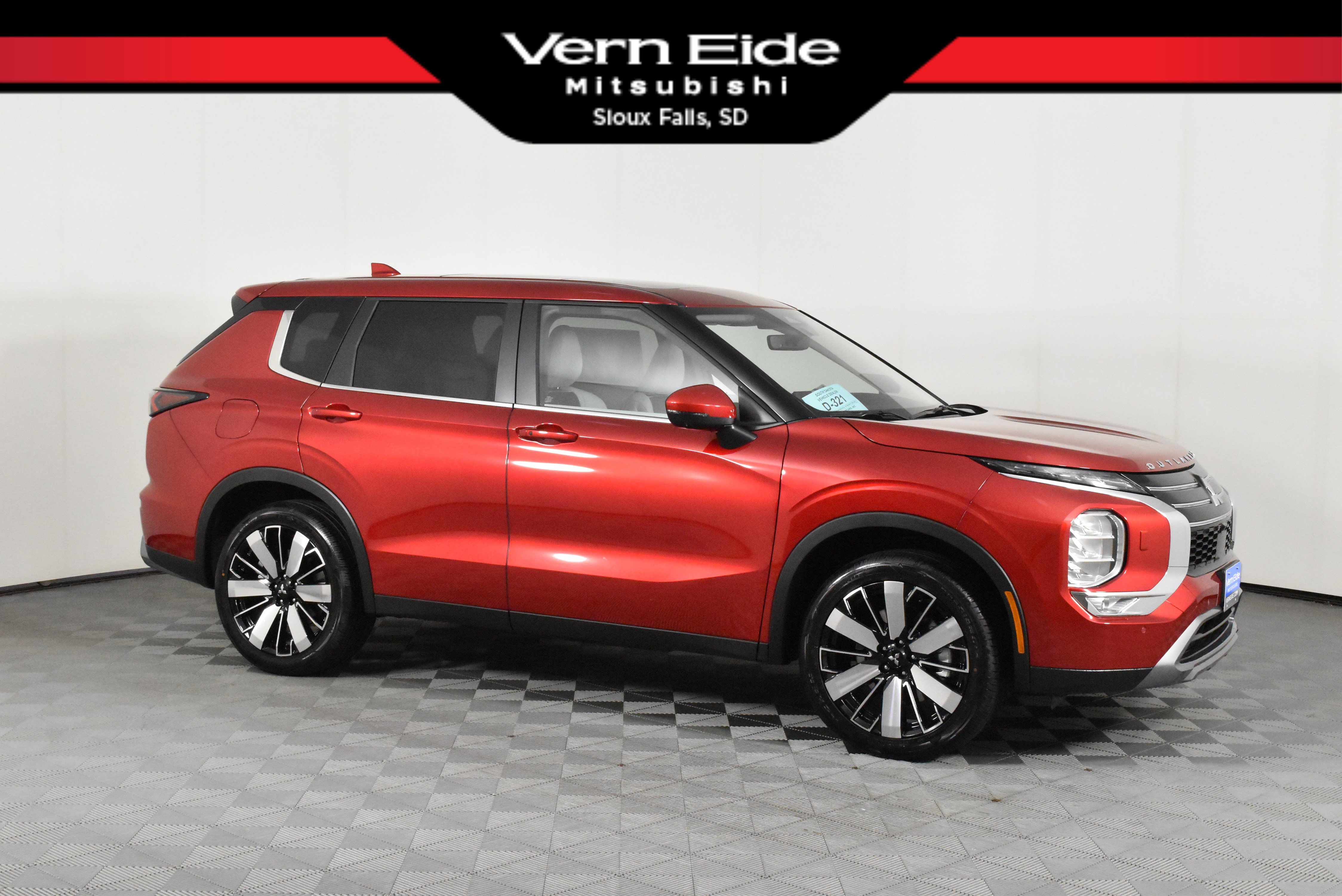 2025 Mitsubishi Outlander SE's photo