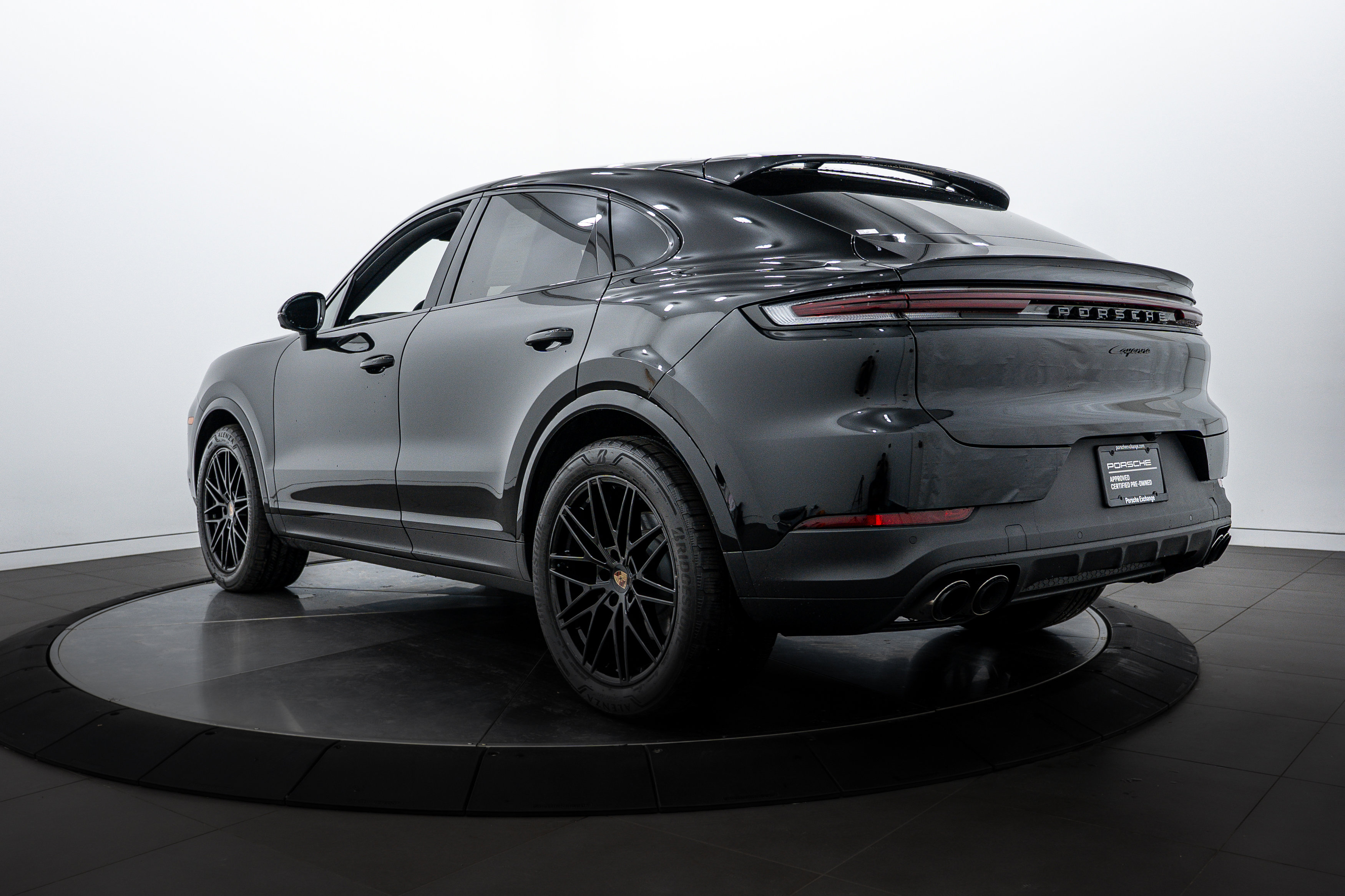 2025 Porsche Cayenne Coupe photo 2