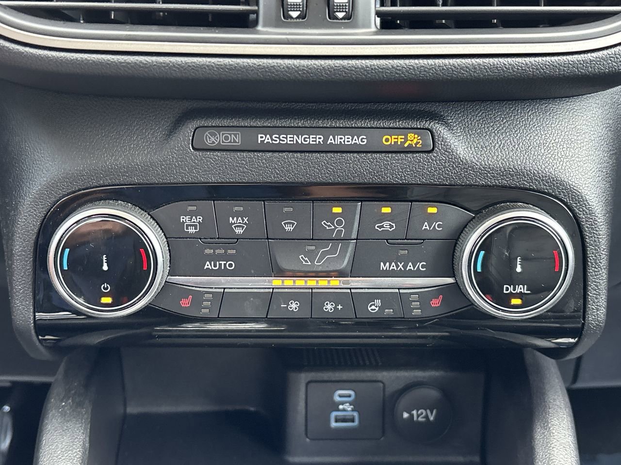 2022 Ford Escape SEL photo 21