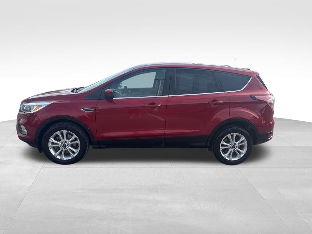 2017 Ford Escape SE Sport photo 2