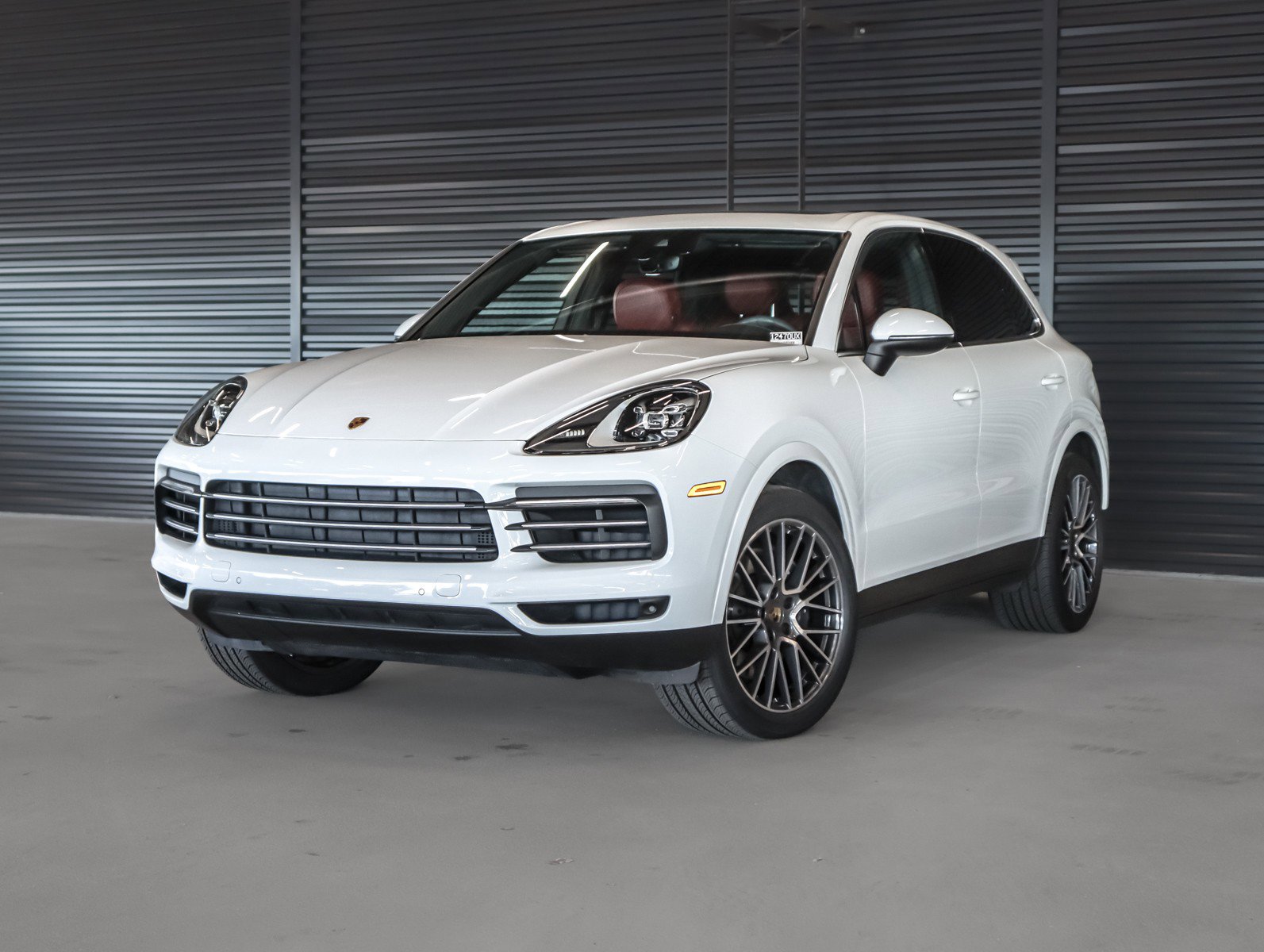 2022 Porsche Cayenne Base's photo