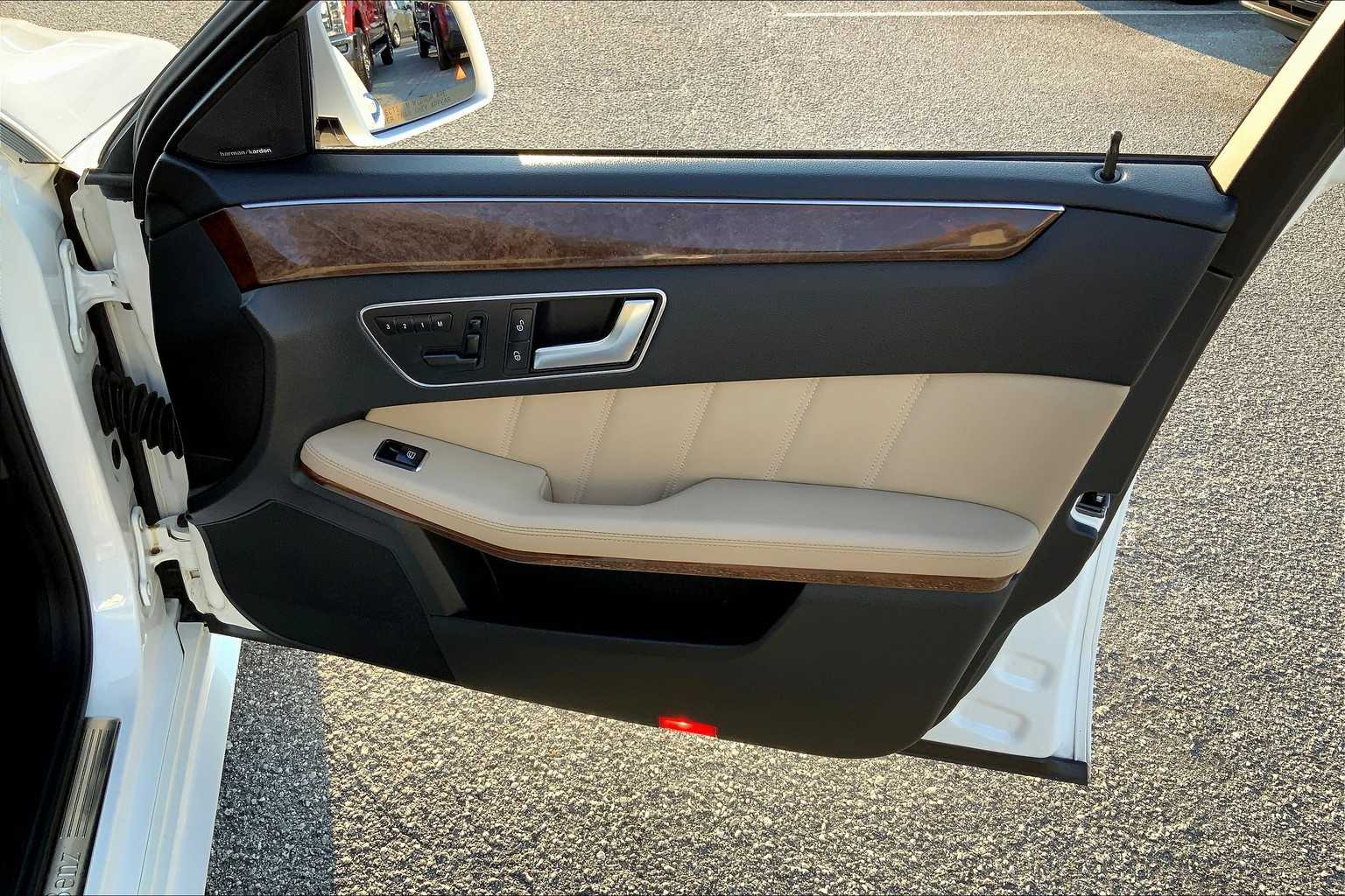 2013 Mercedes Benz E 350 Sport photo 21