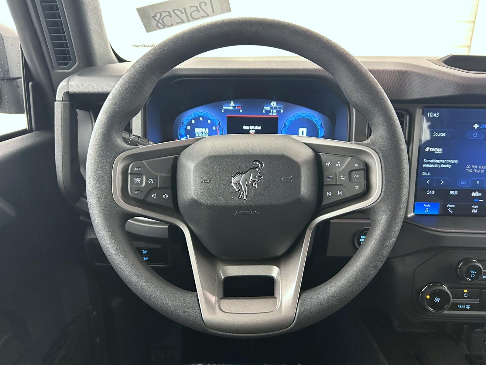 2025 Ford Bronco Base photo 10