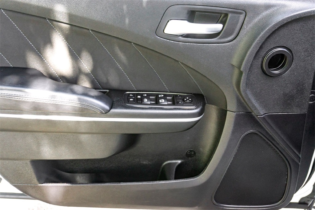 2023 Dodge Charger SXT photo 9