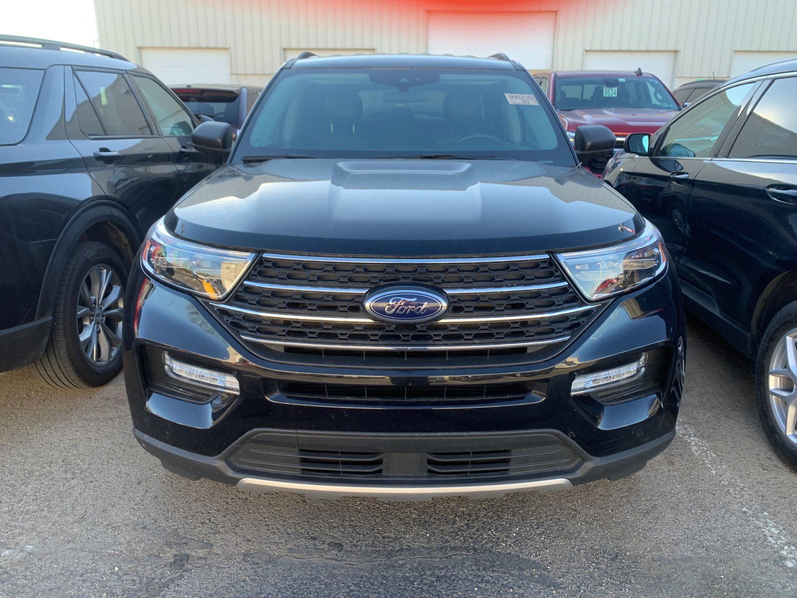 2023 Ford Explorer XLT photo 3