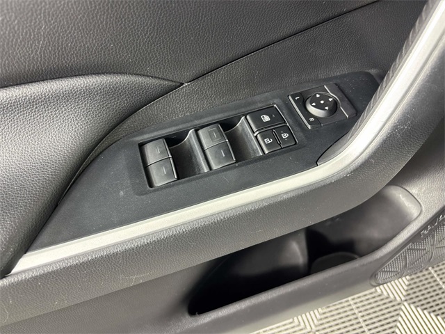 2022 Toyota RAV4 XLE photo 13