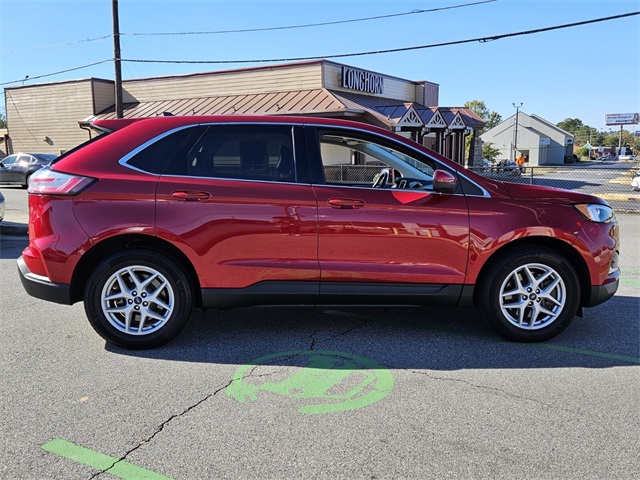 2022 Ford Edge SEL photo 4