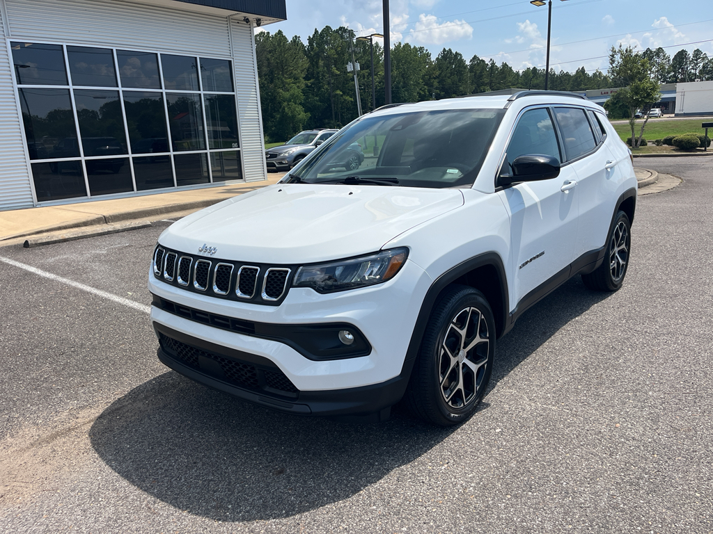 Used 2024 Bright White Clearcoat Jeep Latitude image 1