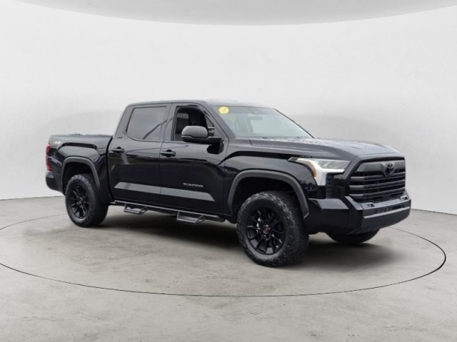 2023 Toyota Tundra SR5's photo