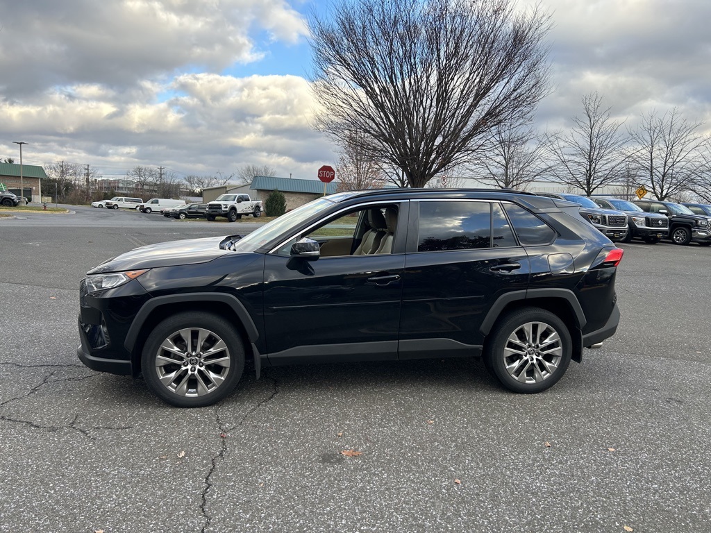 2021 Toyota RAV4 XLE Premium photo 2