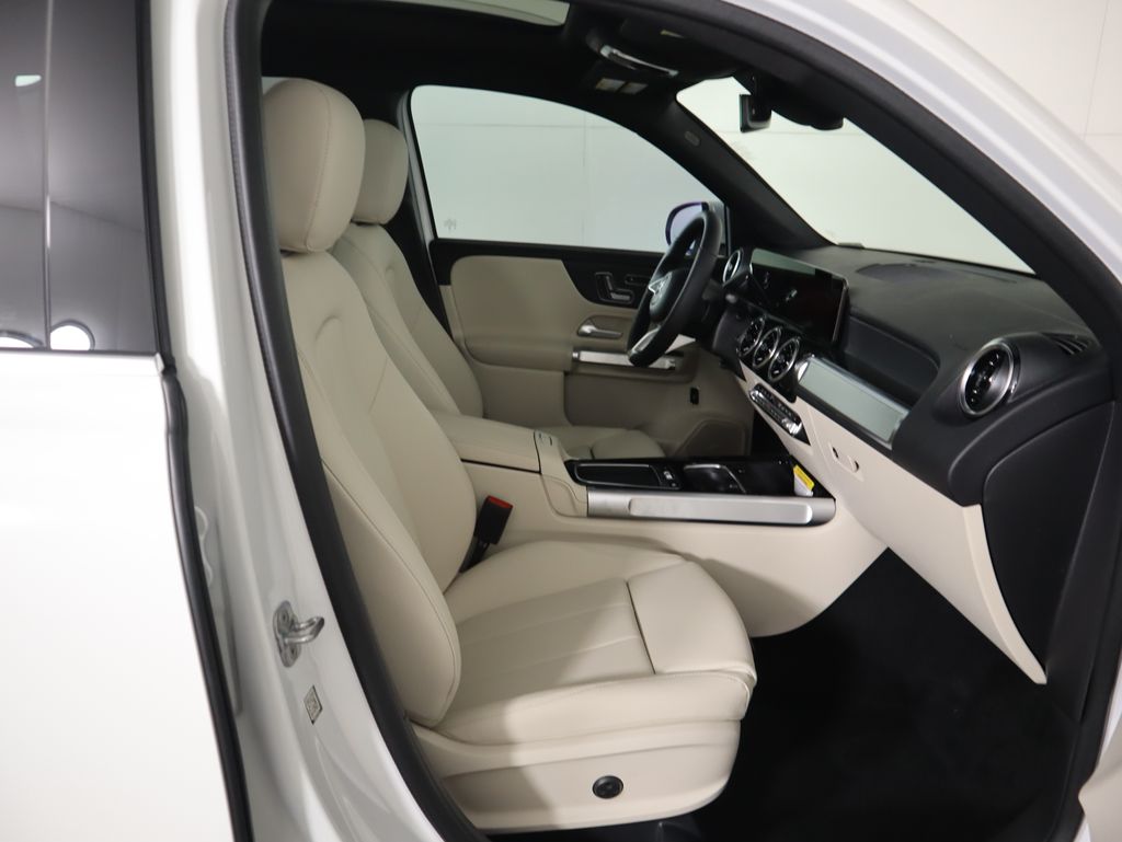 2026 Mercedes Benz GLB 250 photo 19