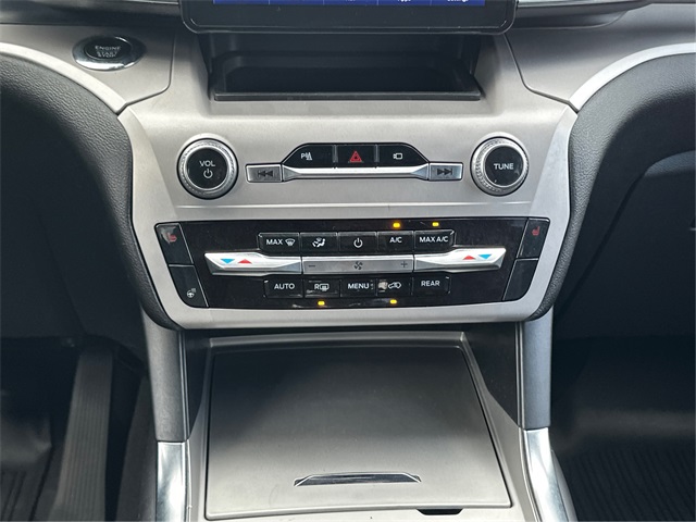 2023 Ford Explorer XLT photo 24