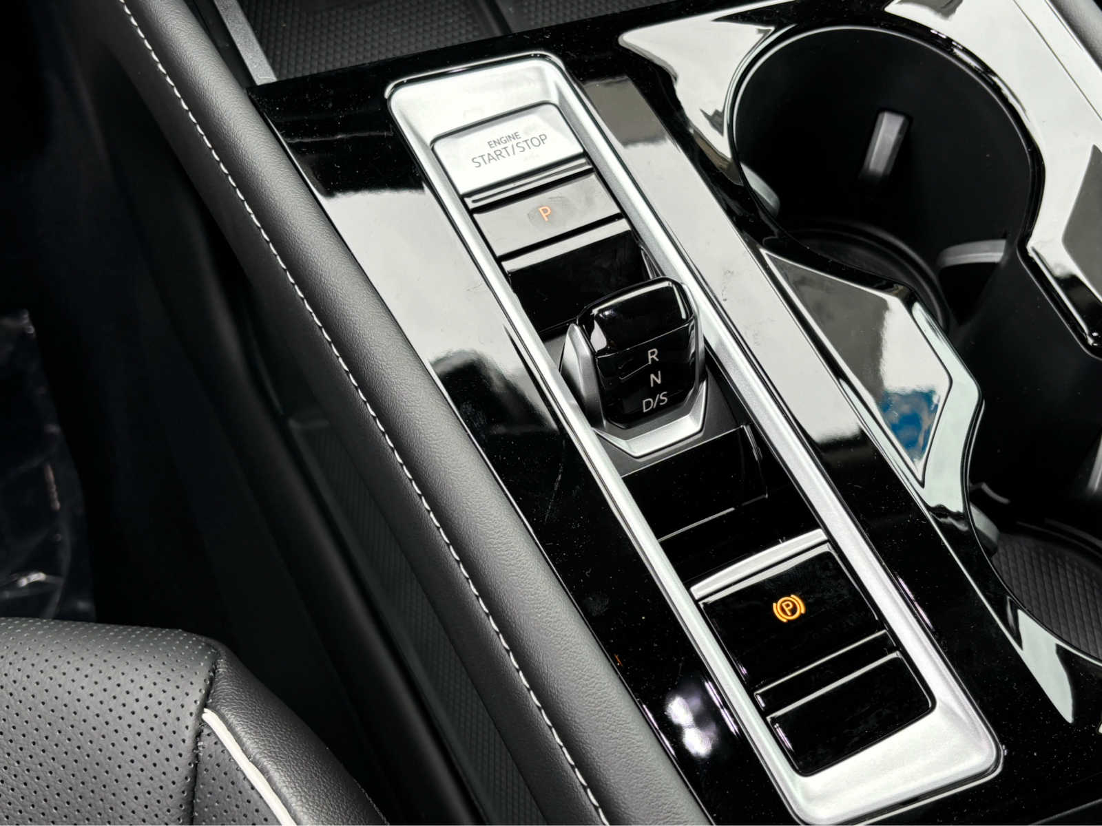 2024 Volkswagen Atlas SEL Premium R-Line photo 15