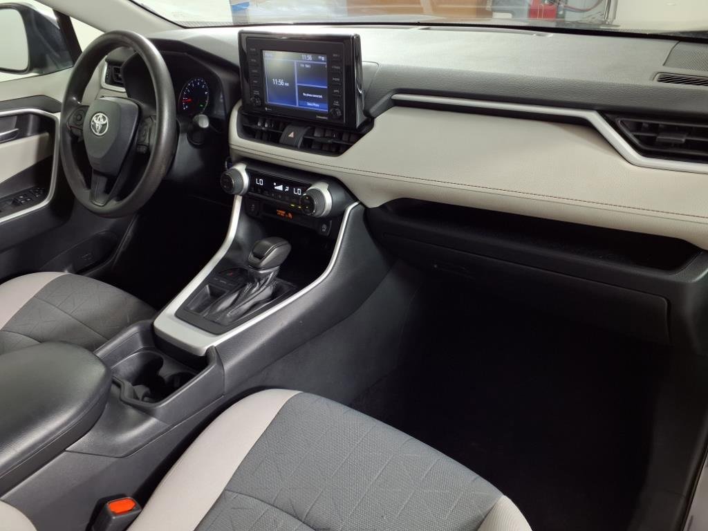 2021 Toyota RAV4 XLE photo 15