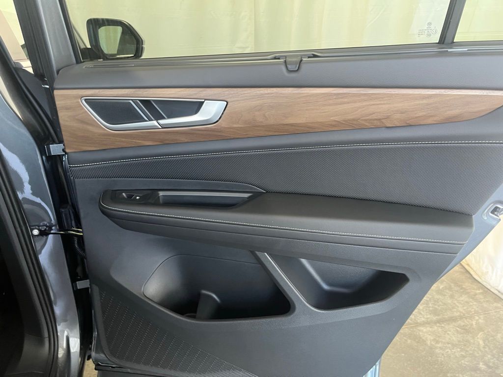 2025 Volkswagen Atlas SE Technology photo 23