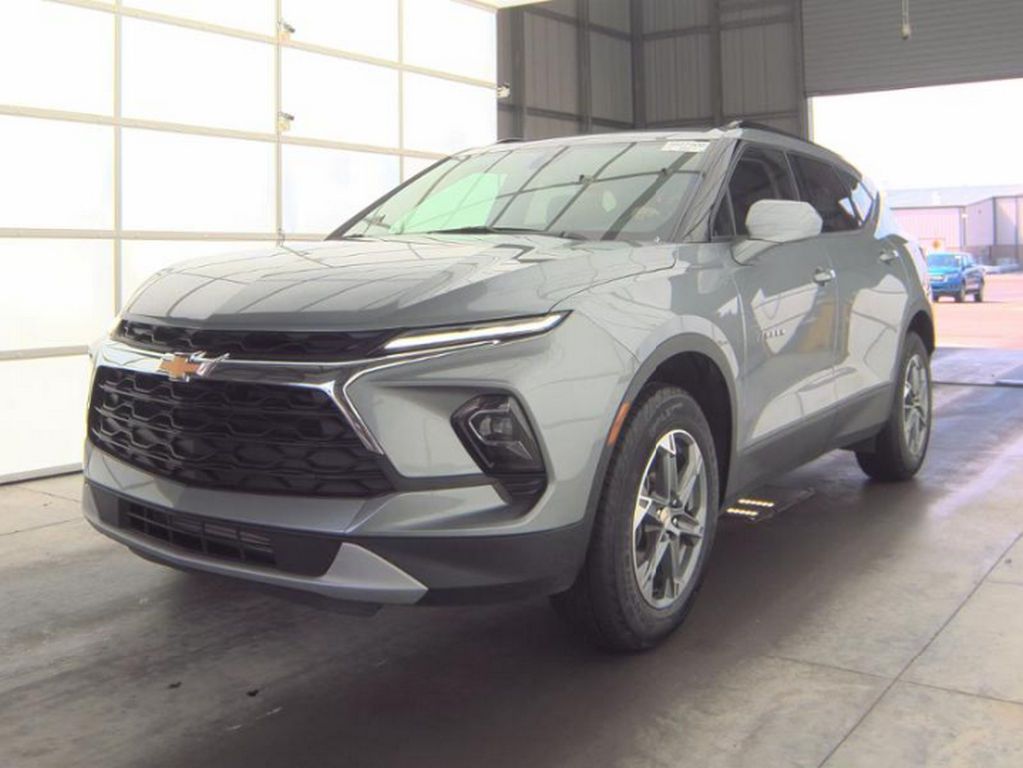 2023 Chevrolet Blazer 2LT photo 2