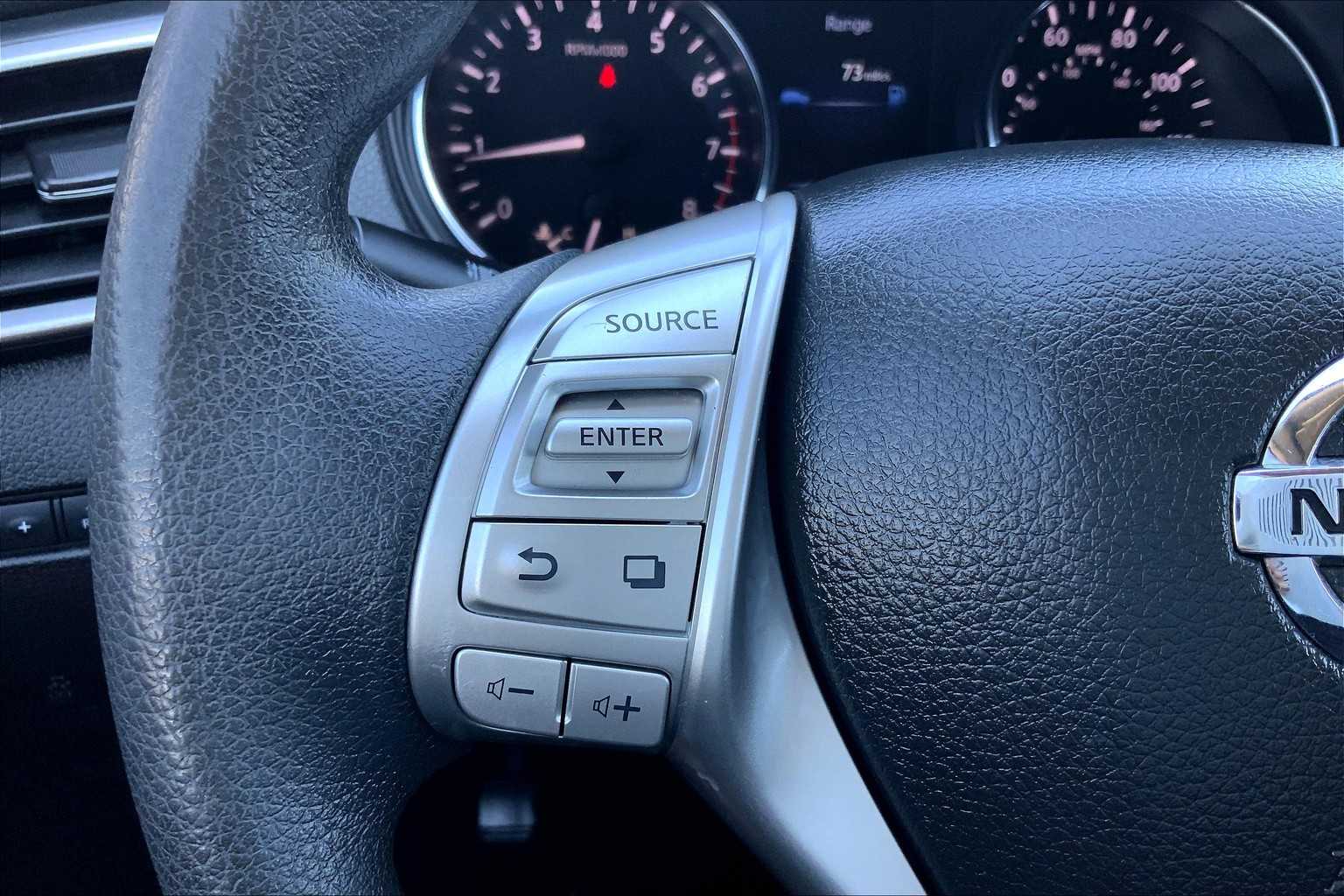 2014 Nissan Rogue S photo 21