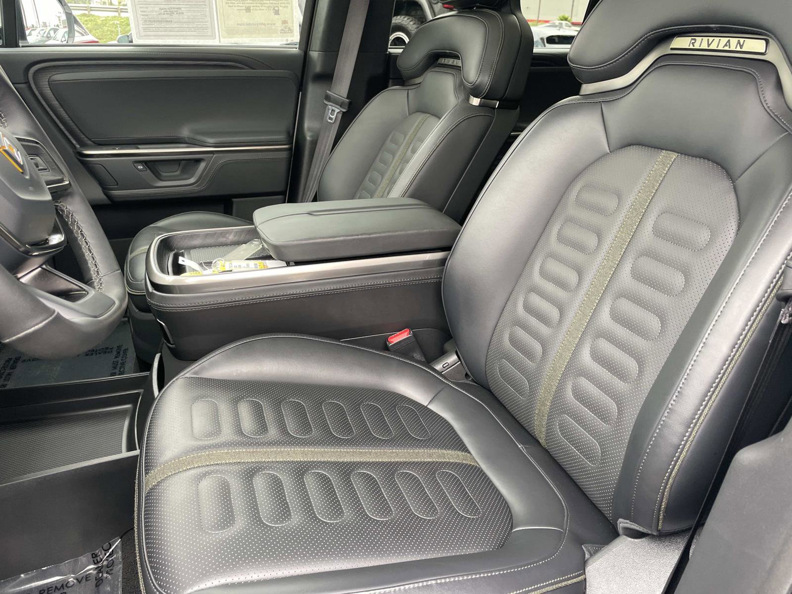 2025 Rivian R1S Adventure photo 17