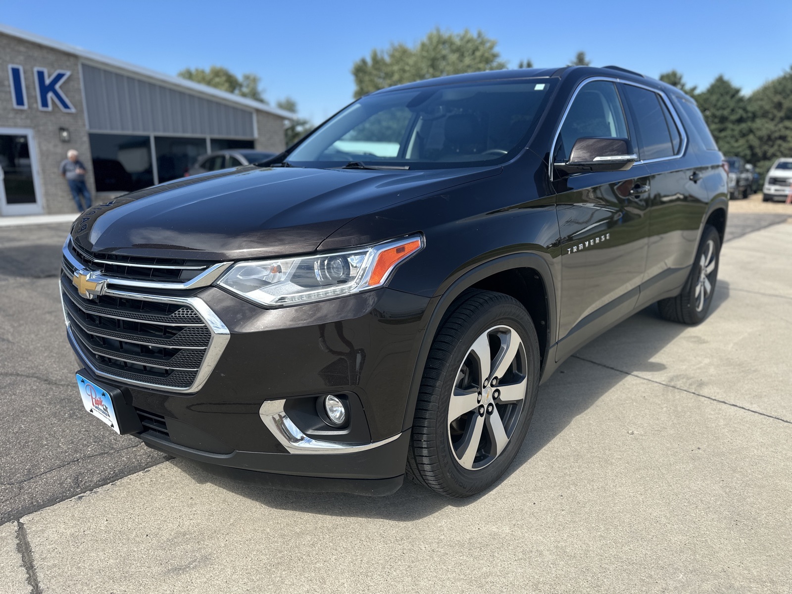 Used 2018 Chevrolet Traverse 3LT with VIN 1GNEVHKW3JJ171304 for sale in Luverne, Minnesota