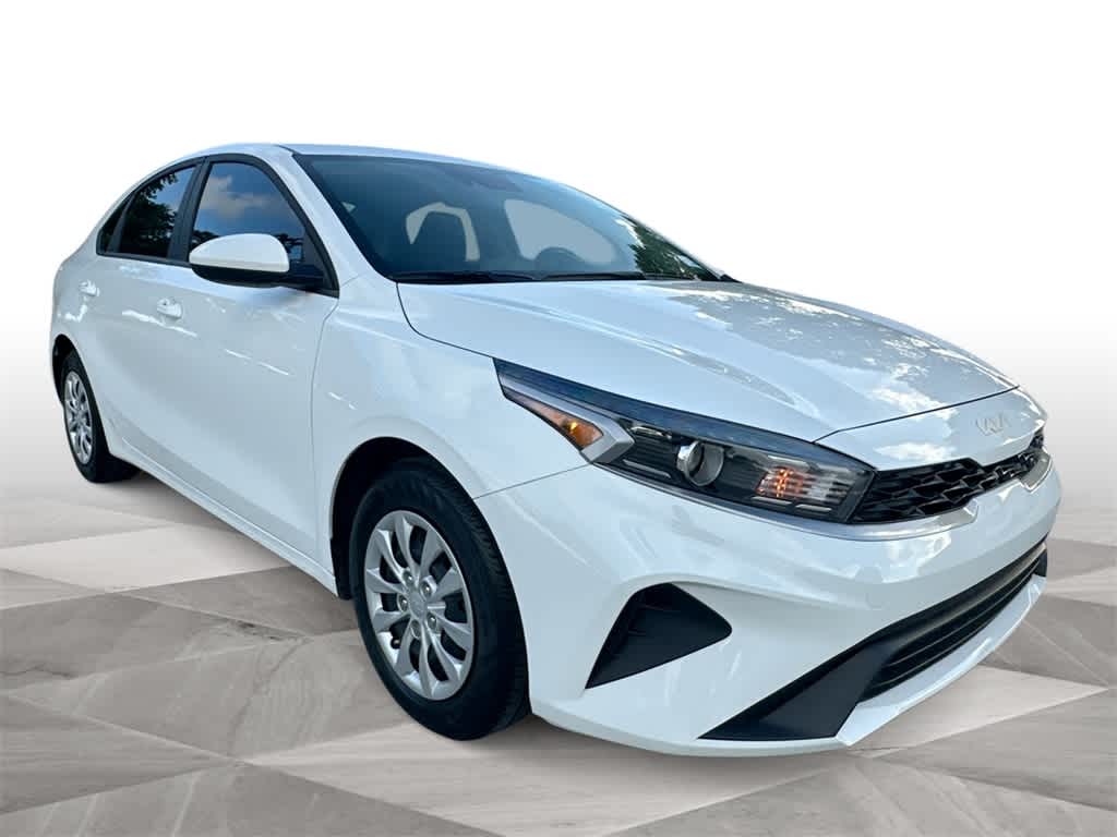 2024 Kia Forte LXS photo 2