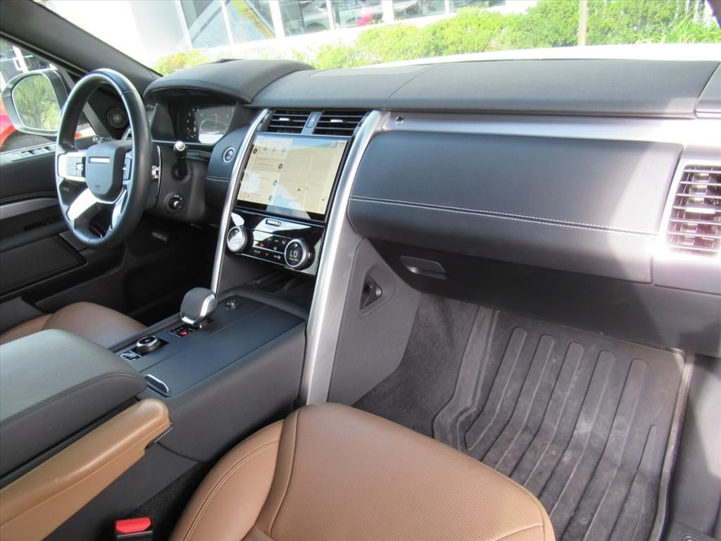 2024 Land Rover Discovery SE photo 9
