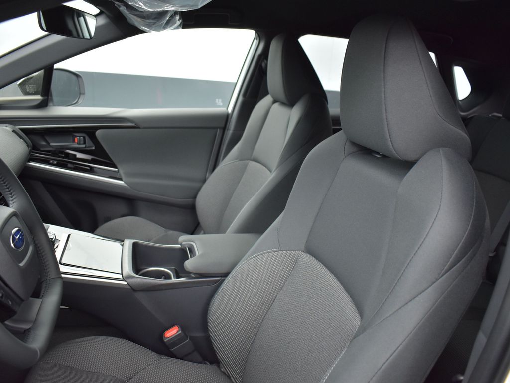2025 Subaru Solterra Premium photo 9