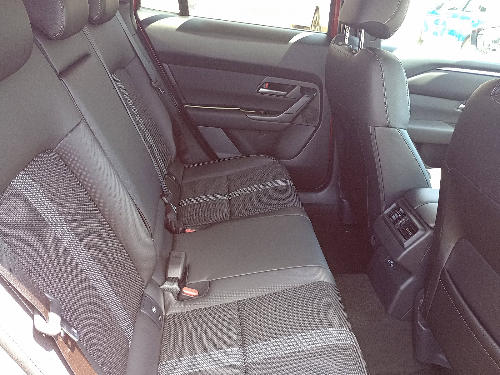 2025 Mazda CX-50 2.5 S Preferred photo 8