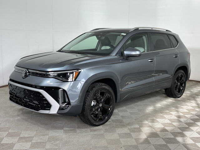 2025 Volkswagen Taos SEL photo 3