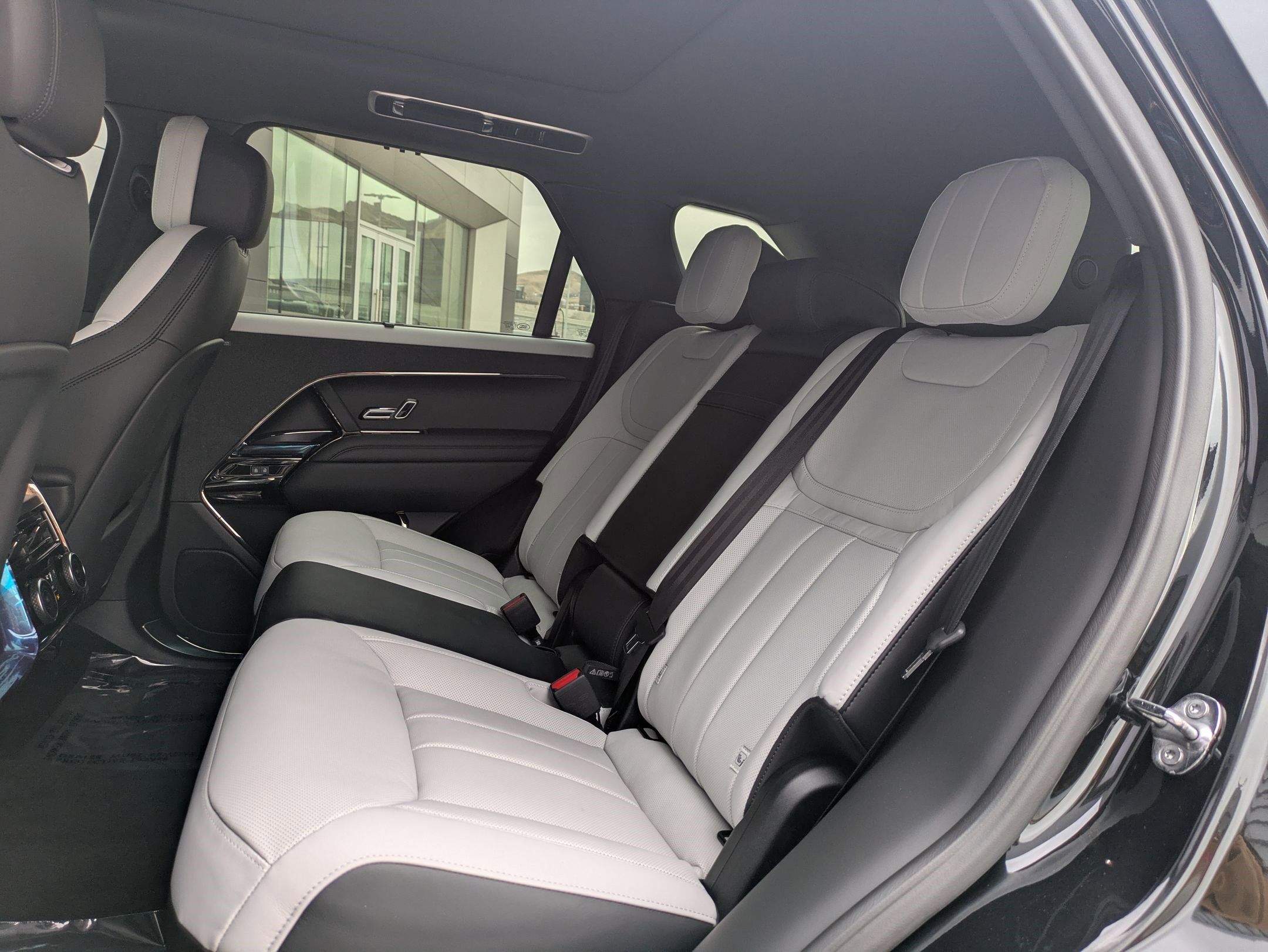 2025 Land Rover Range Rover Sport SE photo 15