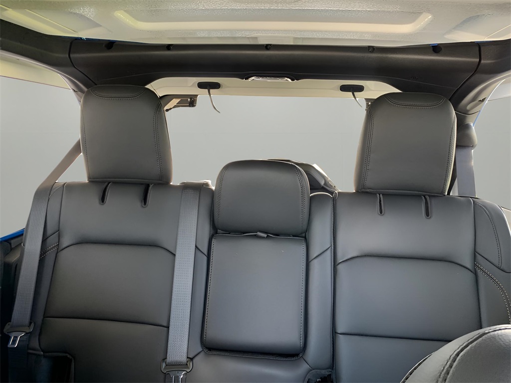 2025 Jeep Wrangler Sahara photo 32