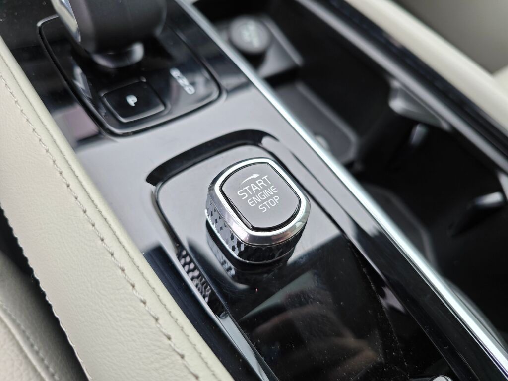 2024 Volvo XC90 Plus photo 25