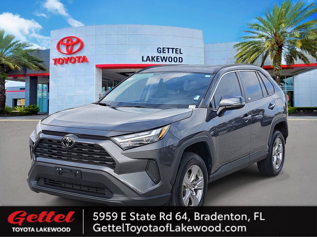 2023 Toyota RAV4 XLE's photo