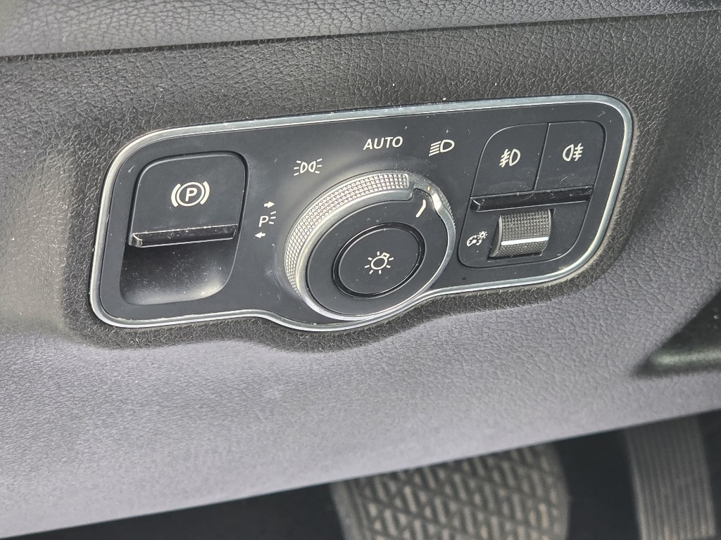 2021 Mercedes Benz GLB 250 photo 7