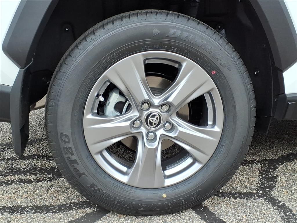 2025 Toyota RAV4 Hybrid LE photo 4