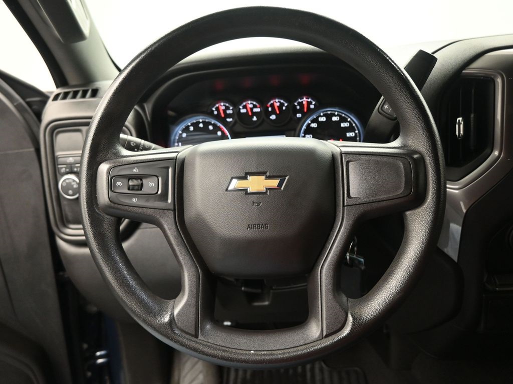 2020 Chevrolet Silverado 1500 Custom photo 2