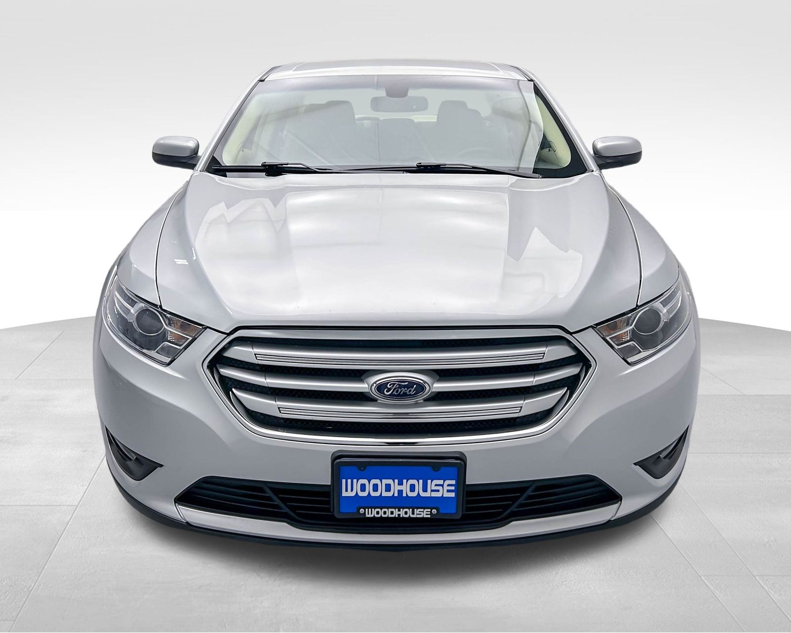 2018 Ford Taurus SEL photo 2